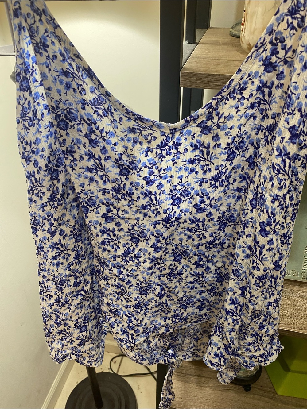 H&M White and Blue Floral Button-Front Camisole Tank - Picture 2 of 3